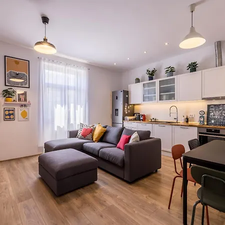 Zoe & Masa's Place Daire Split
