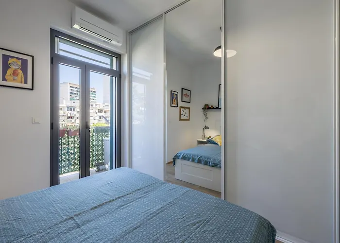 Zoe & Masa's Place Split