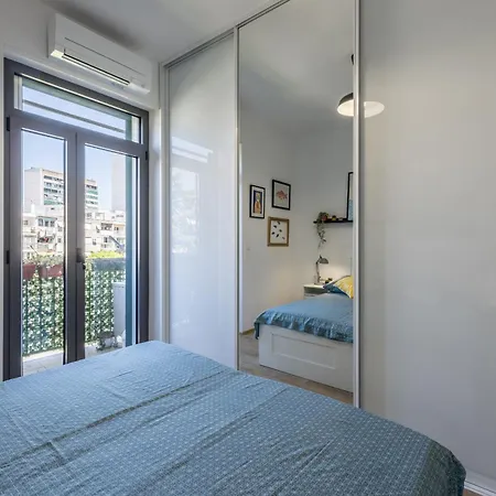 Zoe & Masa's Place Split